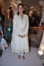 Nargis Fakhri at Andheri ka Raja in Mumbai on 28th Sept 2012 (74).JPG